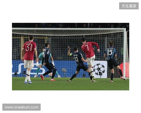 记者：因下赛季很大概率有欧冠踢，曼联想B费再至少留队1年